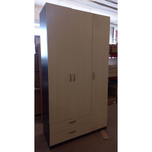 8.031 Шкаф 3-х дверный Венге/Авола белая