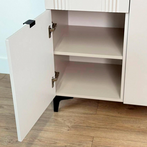 Комод Рич 2 кашемир/фрапучино матовый/черный