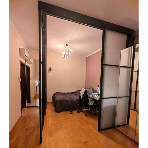 Раздвижные перегородки в проем 4в 1 угловая 3000х2700/4000х2700 черный/стекло сатинат