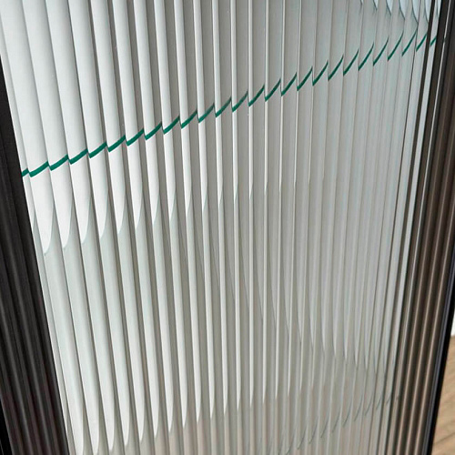 Комод Рич 2 со стеклом кашемир/фрапучино матовый/черный