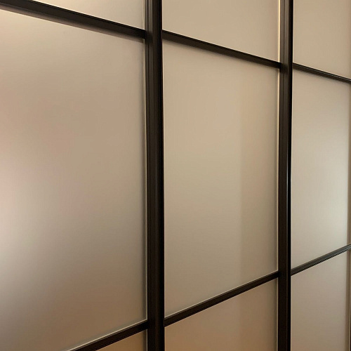 Раздвижные перегородки в проем 4в 1 угловая 3000х2700/4000х2700 черный/стекло сатинат