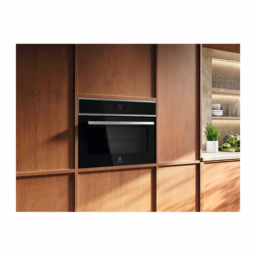 Встраиваемая микроволная печь Electrolux EVM8E09X